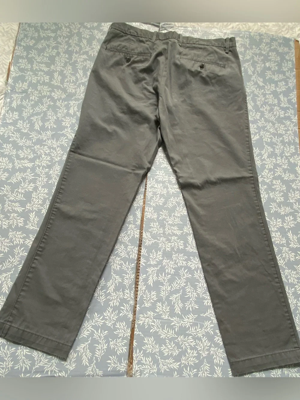 GAP Men's Gray Chino Pants